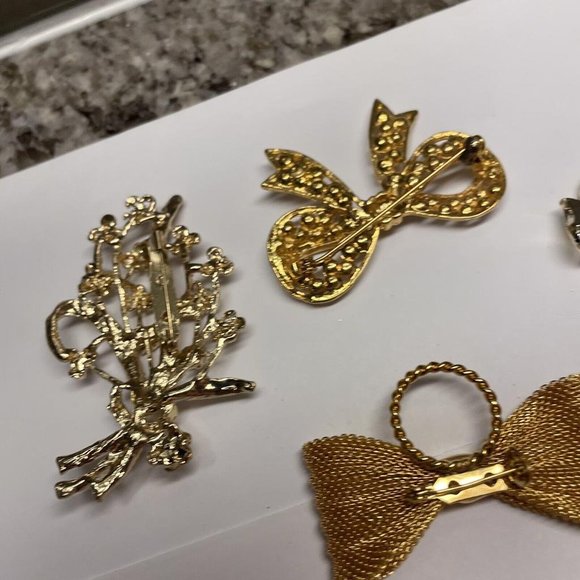Lot Of 4 Brooch Pins Vintage - Modern Gold Tone / 1 Signed Gerry’s - Picture 6 of 12